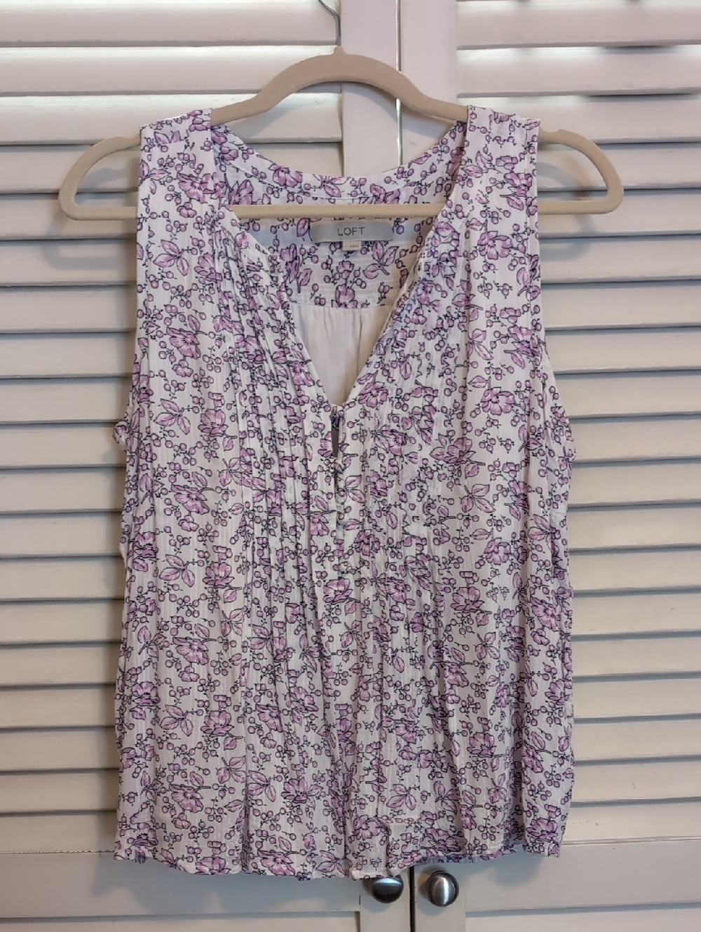 LOFT White and Lavender Floral Sleeveless Pintuck Top